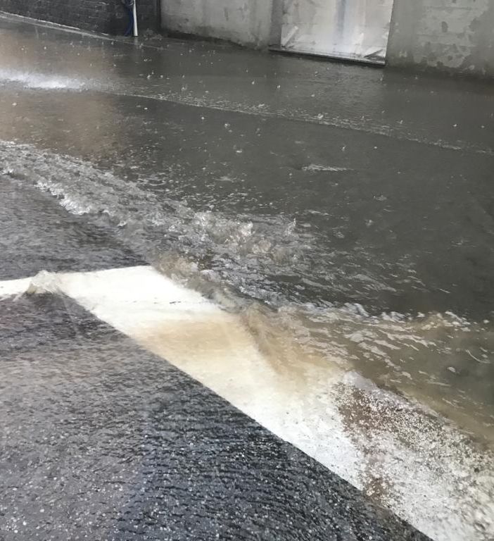 Gambolò, nubifragio si scaglia sulla città. Circa 25 centimetri di acqua in via Isella