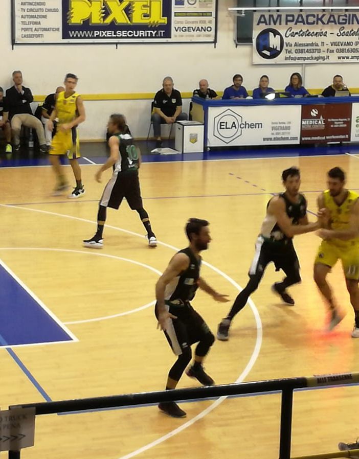 Basket, Serie B: Vigevano si spegne nel finale e viene punita sulla sirena (66-68)