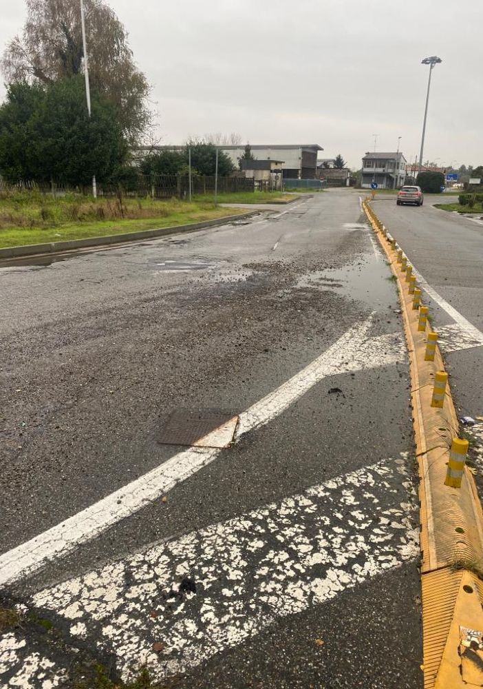Gambolò, è allarme buche sulle strade provinciali. Diverse squadre della Provincia al lavoro per i rattoppi