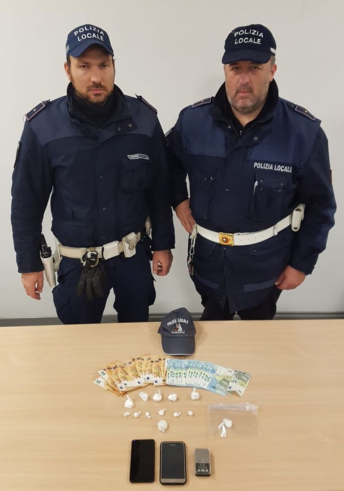Vigevano: spacciava cocaina in città, arrestato un pusher albanese