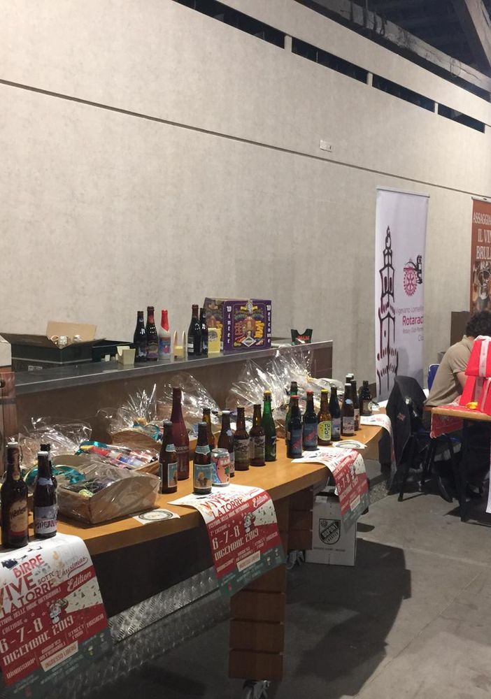 Vigevano, buona affluenza alla Christmas edition di “Birre vive sotto la torre”