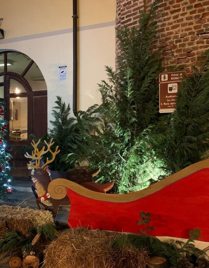 Robbio, successo per il primo appuntamento natalizio targato Pro loco. In serata acceso l’albero di Natale