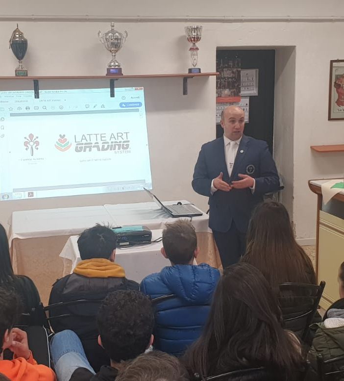 Mortara: all'istituto Pollini lezioni di caffetteria, con esempi di &quot;latte art&quot;