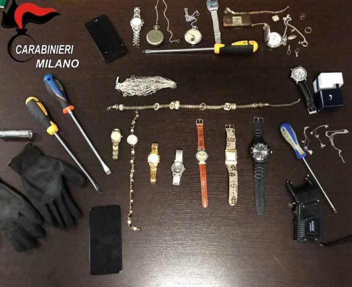 Magenta: ladri in fuga arrestati dai Carabinieri, nascondevano anche un paralizzatore ad impulsi elettrici