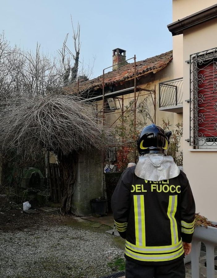 Pavese: crolla il tetto di un'abitazione a Torre d'Arese, scongiurata la presenza di persone