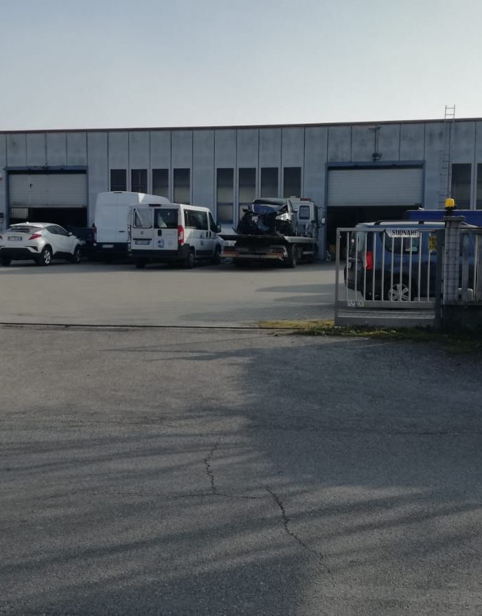 Cilavegna: precipita da un'altezza di 8 metri, grave un idraulico