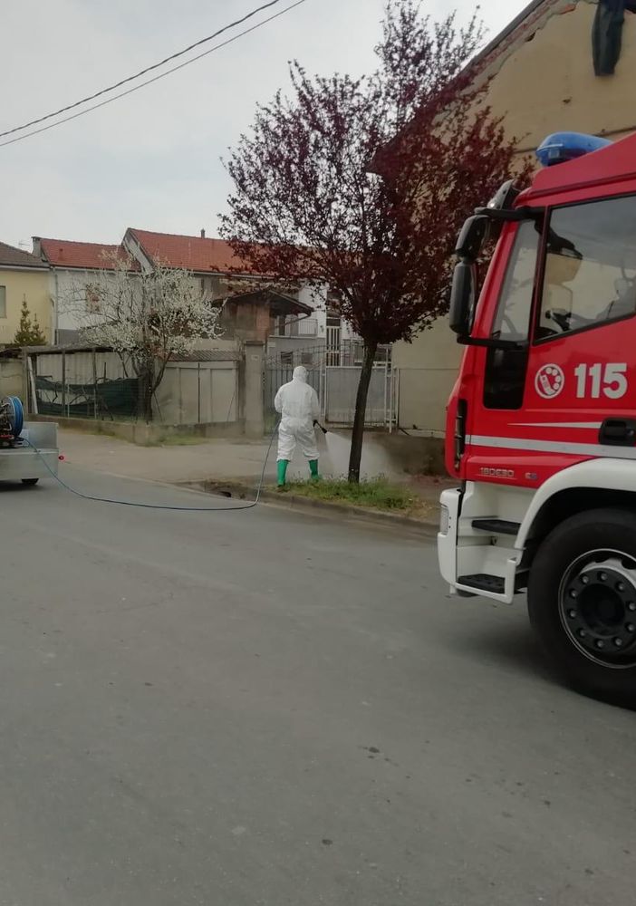 VIDEO. Robbio, prosegue la sanificazione per le vie del paese. Utilizzato un prodotto a base di cloro