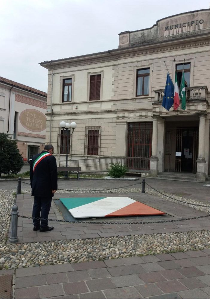 Cassolnovo si è fermata per ricordare le vittime del Covid-19
