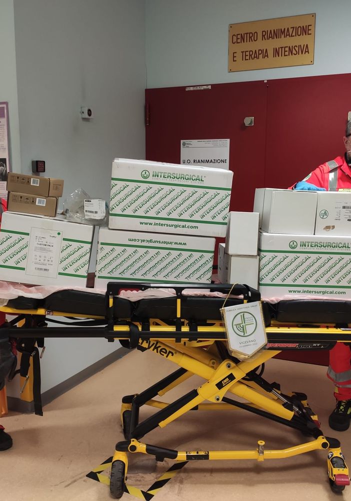 Vigevano: la Croce Verde consegna alla rianimazione dell'Ospedale Civile presidi sanitari per fronteggiare l'emergenza Coronavirus