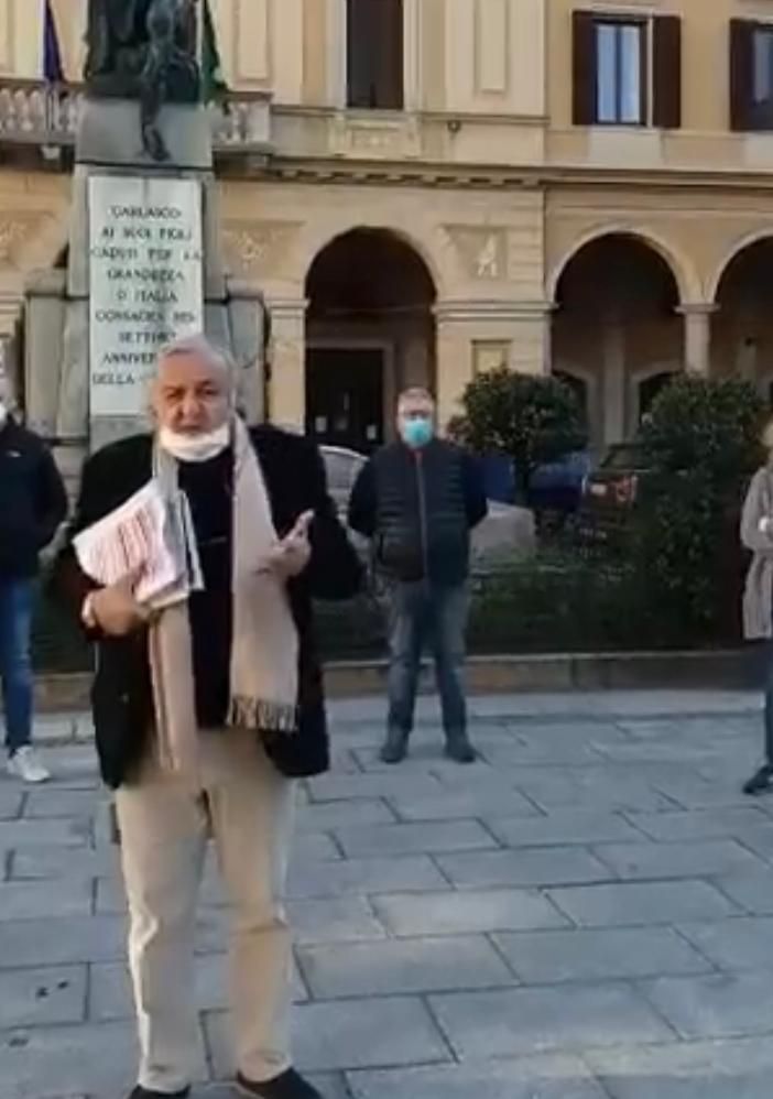 Garlasco, mascherine in edicola. Nel fine settimana ne arriveranno altre 10 mila (distribuite porta a porta)