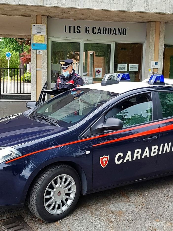 Pavia: rubano generi alimentari e materiale scolastico al &quot;Cardano&quot;, denunciati due giovani