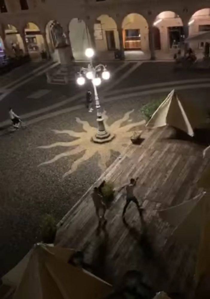 Vigevano: identificati i responsabili degli atti vandalici in piazza Ducale
