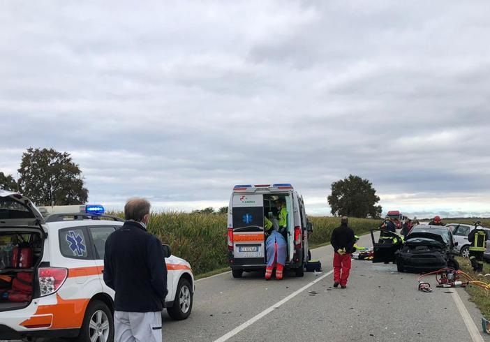 Sartirana: frontale tra auto sulla provinciale 194, interviene l'elisoccorso
