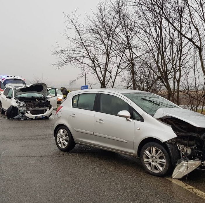Ceretto: scontro tra auto lungo la provinciale 26, feriti due uomini