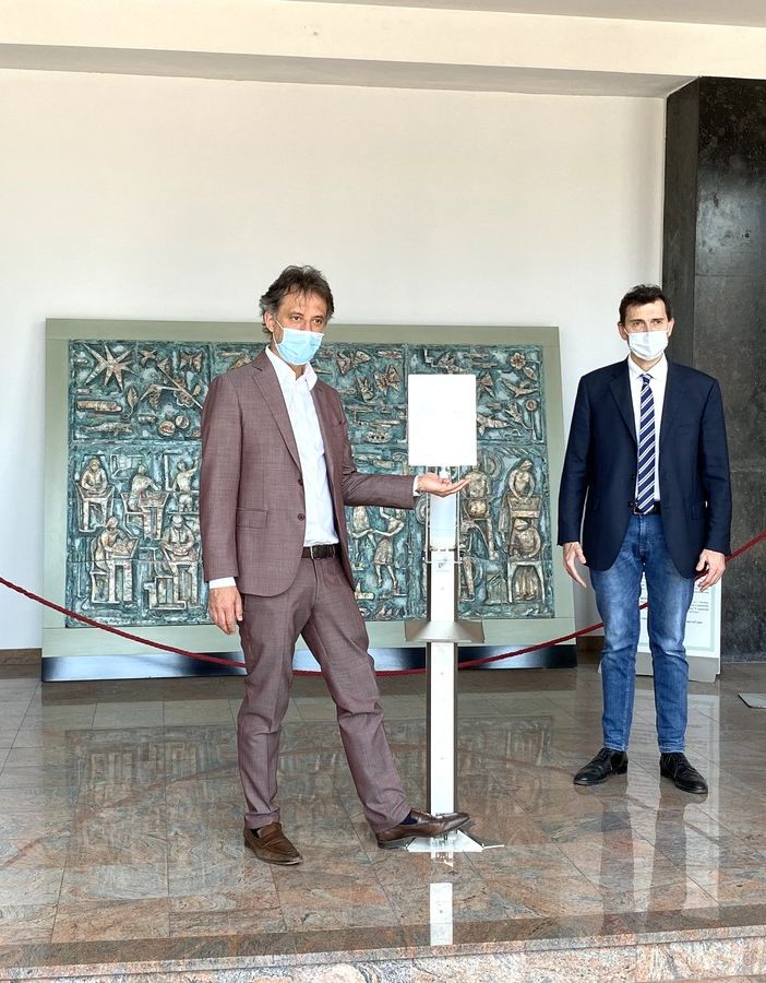 Vigevano: l'azienda ITM di Parona dona un sistema innovativo a pedali per igienizzare le mani negli uffici comunali