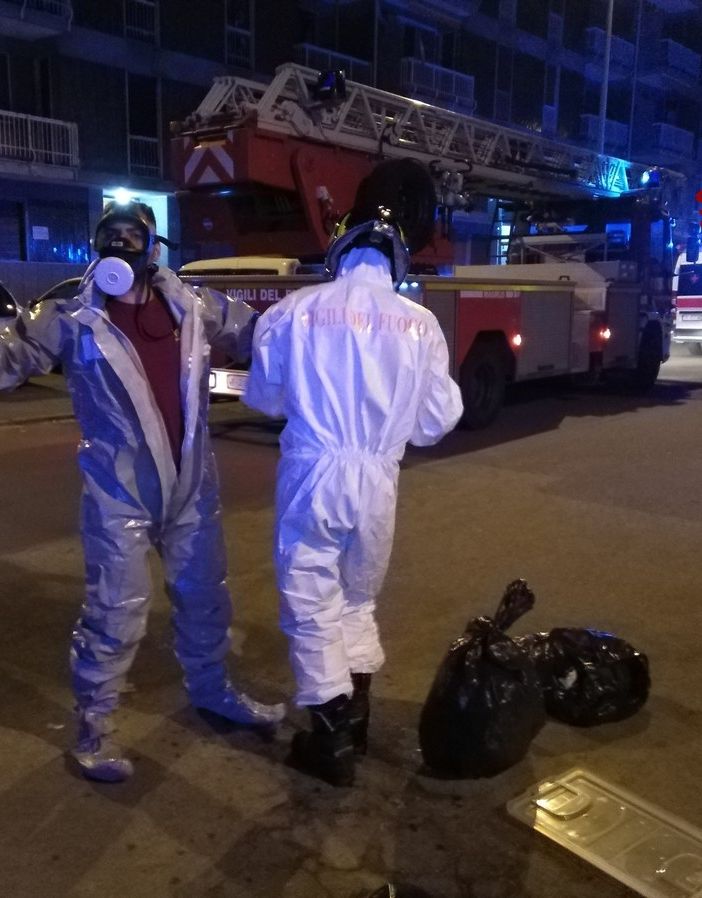 Sannazzaro: i Vigili del fuoco soccorrono un anziano in casa febbricitante da alcuni giorni che non rispondeva