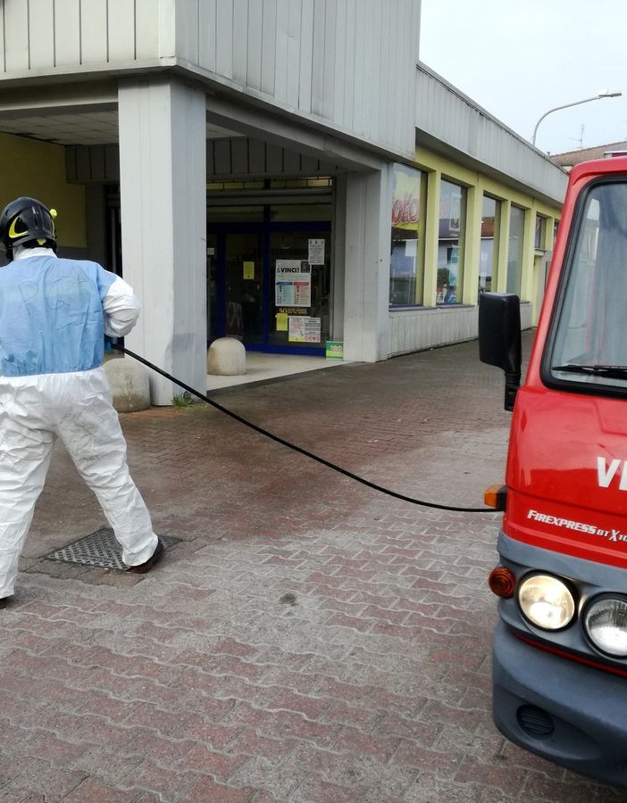 Mede: i Vigili del fuoco impegnati nella sanificazione del paese