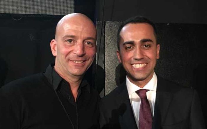 (Luigi Di Maio con il sindaco di Sedriano Cipriani)