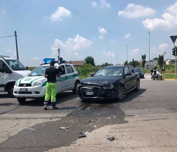 Magenta: incidente al solito incrocio di strada Pontevecchio, danni ai mezzi e nessun ferito