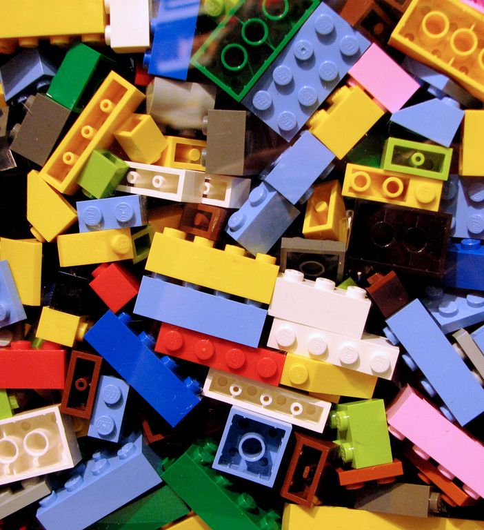 Lombardia, domani aperture straordinarie di Palazzo Pirelli e Palazzo Lombardia all'insegna dei mattoncini LEGO