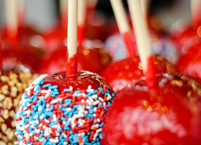 Mercoledì Veg: oggi prepariamo le deliziose 'mele rosse caramellate'
