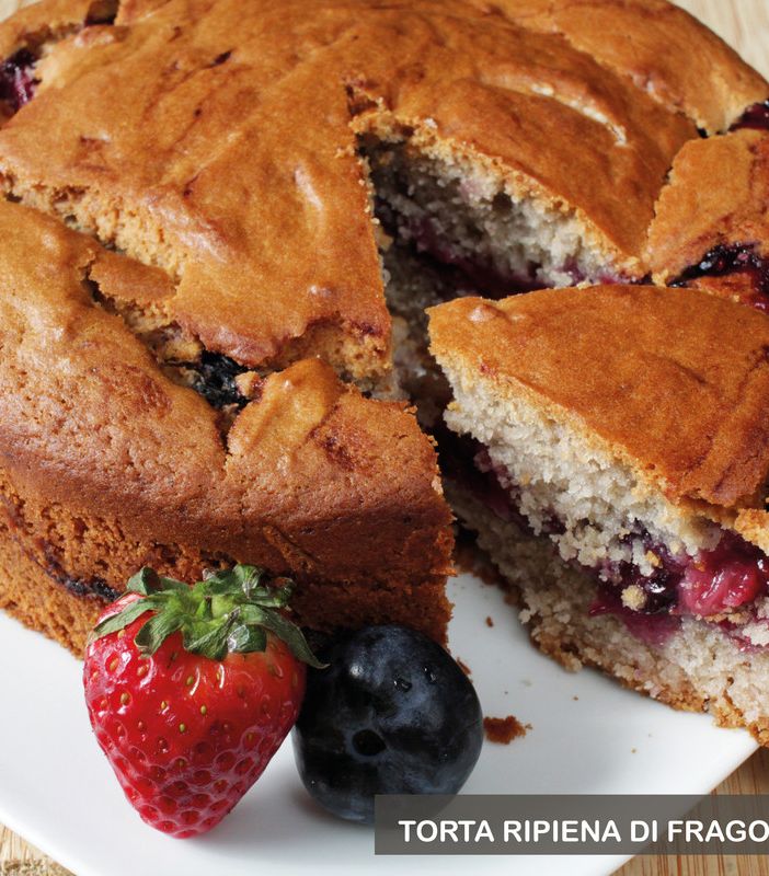 MercoledìVeg di Ortofruit: oggi prepariamo la torta ripiena di fragole e mirtilli