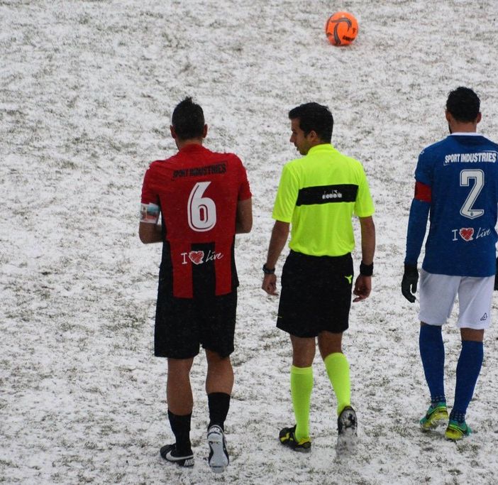 Calcio serie D: Il derby fra OltrepoVoghera e Pavia è vinto.....dalla neve