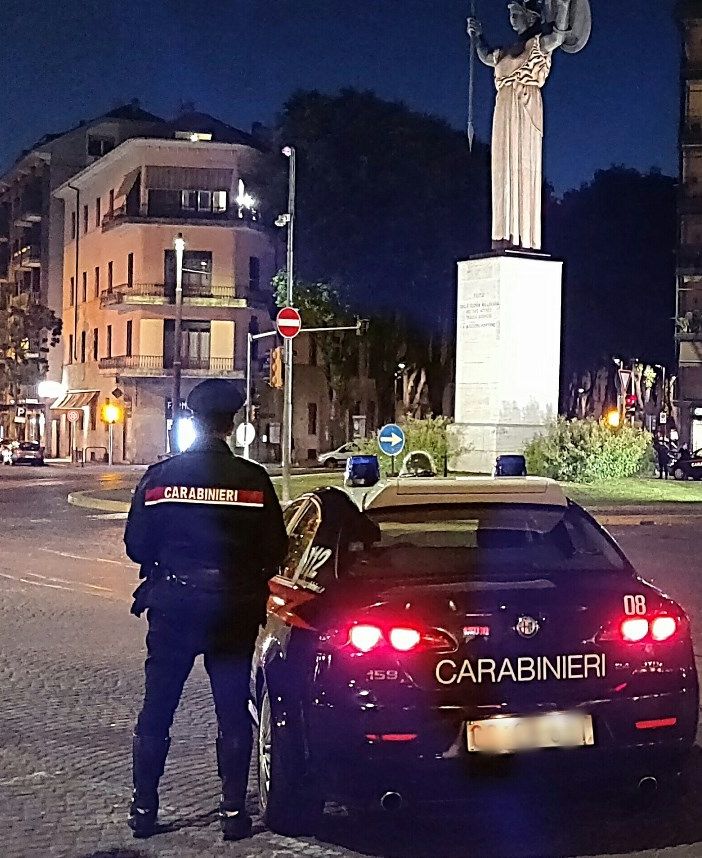 Pavia: movida molesta denunciato un 20enne per disturbo e danneggiamenti