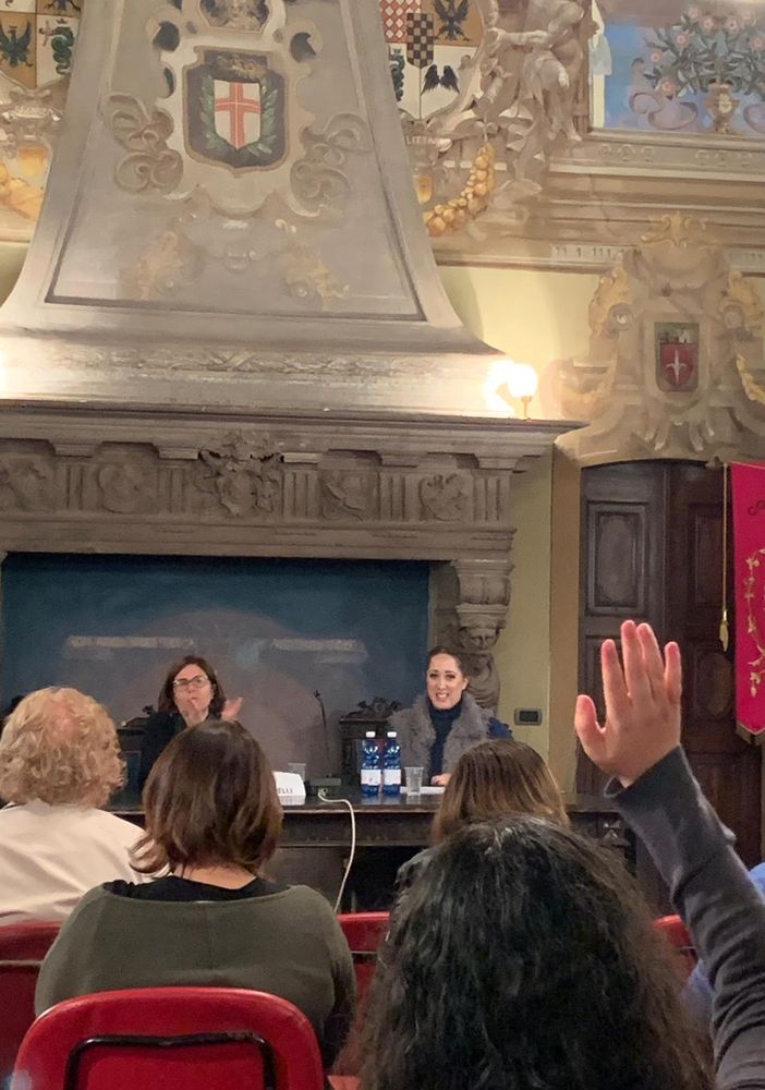 Gambolò, Chiara Moscardelli ospite alla Rassegna Letteraria tra divertimento e stereotipi da sfatare