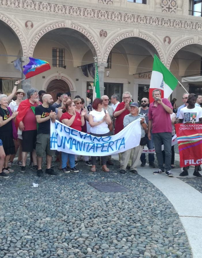 - FOTONOTIZIA - Vigevano, la manifestazione &quot;Umanità aperta&quot; in favore dell'immigrazione