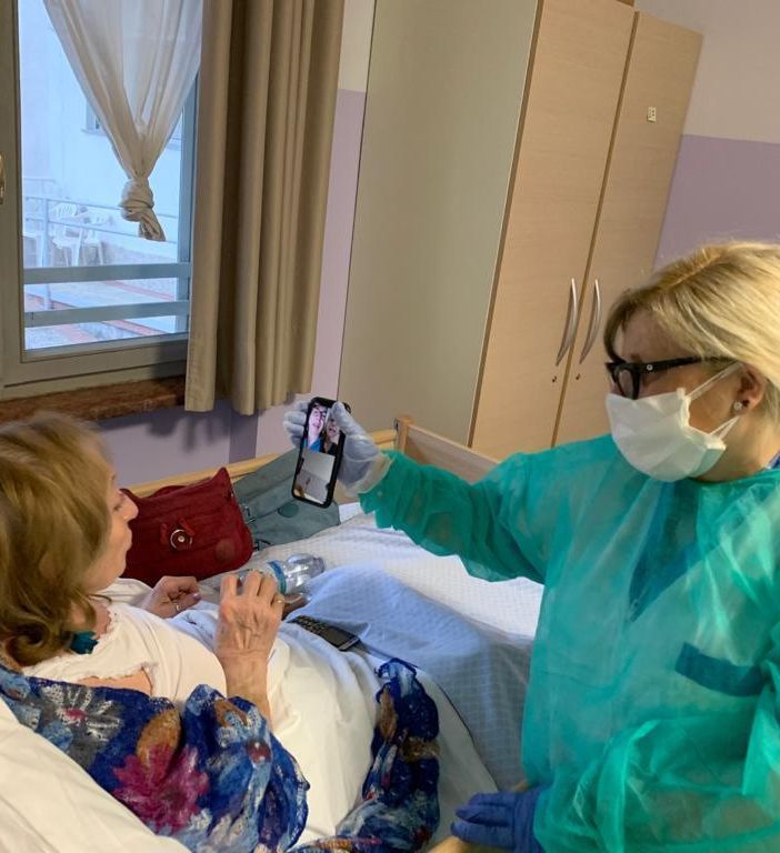 Covid-free da molti mesi le Rsa di “Sereni Orizzonti” in provincia di Pavia. Stanze attrezzate per gli incontri coi familiari mentre continua il servizio di videochiamate all’esterno