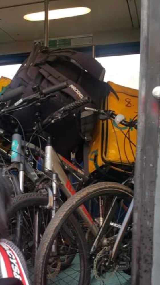 Problema riders sulla linea ferroviaria Milano-Mortara-Alessandria. In alcuni orari le bici complicano il passaggio