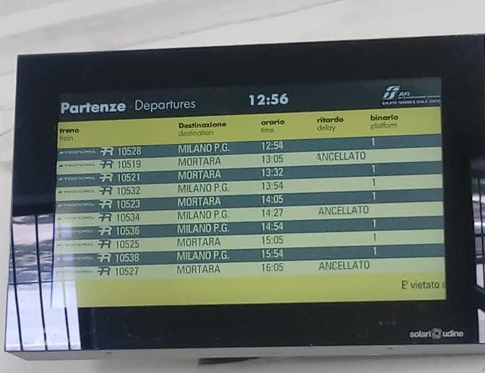 Treni, oggi sulla Milano-Mortara ritardi medi di 45 minuti: pendolari infuriati