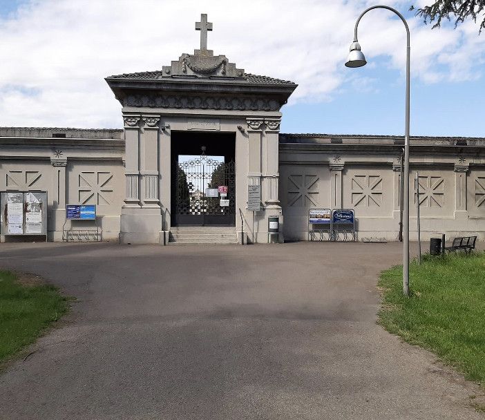 Robbio, riaperto da una settimana il cimitero. Nel weekend attivi i volontari per regolare il flusso