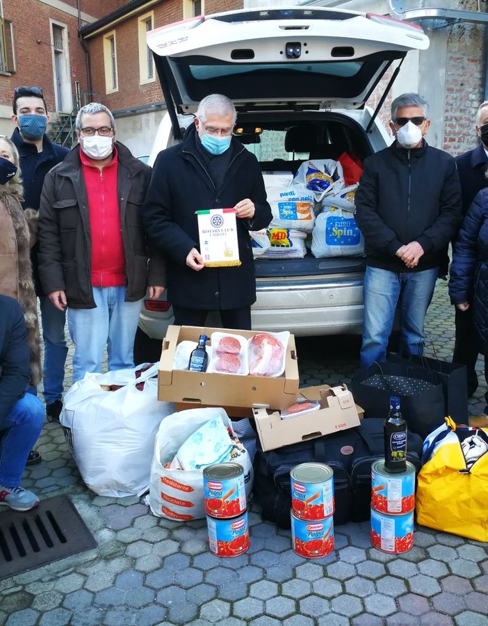 Vigevano: il Rotary Club Cairoli dona coperte e generi di prima necessità al convento dei Frati Cappuccini