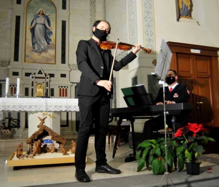 San Vittore Olona: in tempi di Covid e di divieti di ingressi ed eventi in RSA i residenti allietati dalla musica di Stradivari