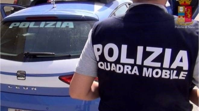 Truffa dello specchietto nel pavese, blitz della squadra mobile arrestato un 46enne a Torino