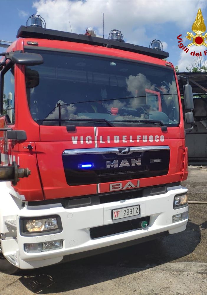 Pavese: fiamme in un'azienda di oli esausti a San Genesio