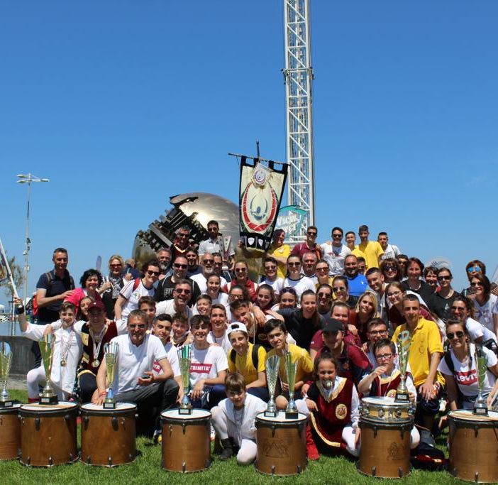 Nella foto gli sbandieratori di Soriano Nel Cimino (Viterbo) laureatisi Campioni d'Italia Under 18