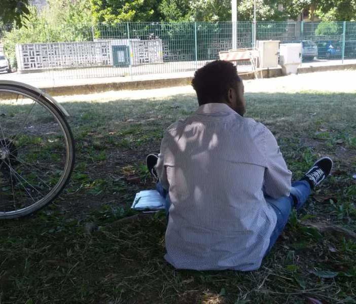 Magenta, parla profugo allontanato dalla Vincenziana: “Ma quale Germania, il nostro destino sarà bivaccare in stazione Centrale a Milano” (VIDEO)