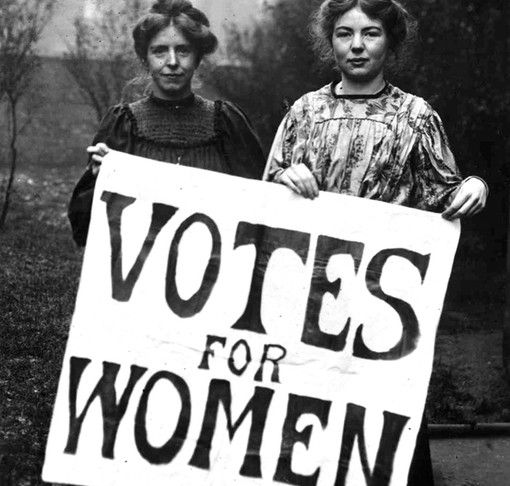 Le Suffragette spengono 100 candeline