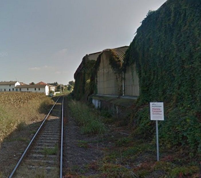 Garlasco, timore per lo stabile di via Sonno nei pressi dei binari della ferrovia