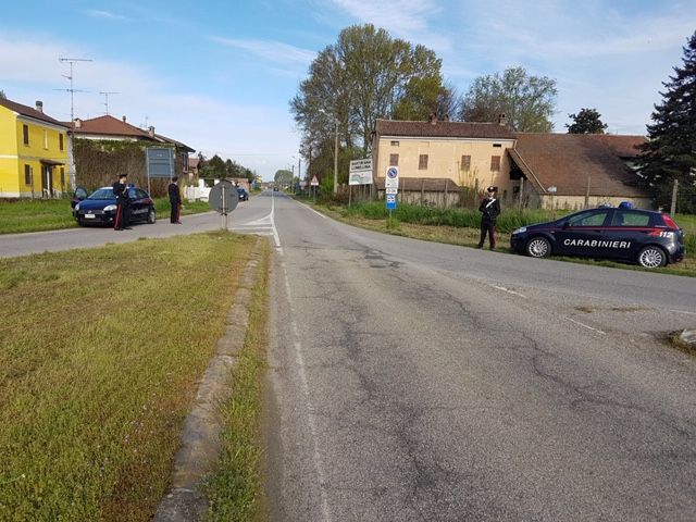 Valle Lomellina: evade dai domiciliari dopo numerosi maltrattamenti alla madre, in manette un 46enne