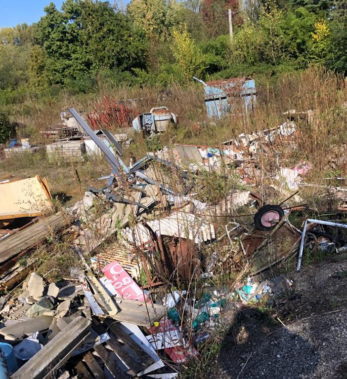 Vigevano, scoperta discarica abusiva di 2000 metri cubi in un’area di 5000 metri quadrati