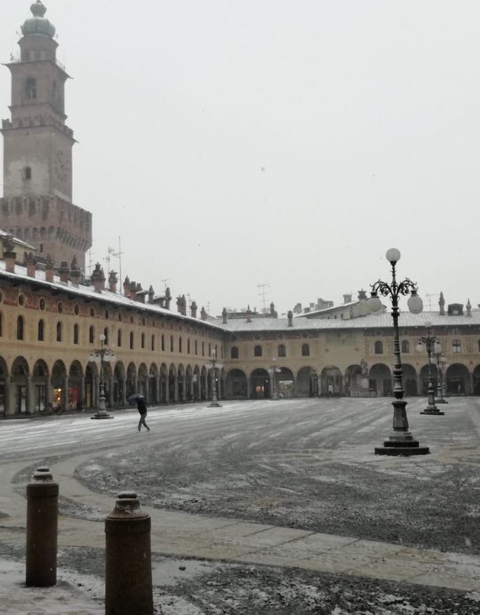 - FOTONOTIZIA - Vigevano: neve in città, disagi soprattutto per i pedoni