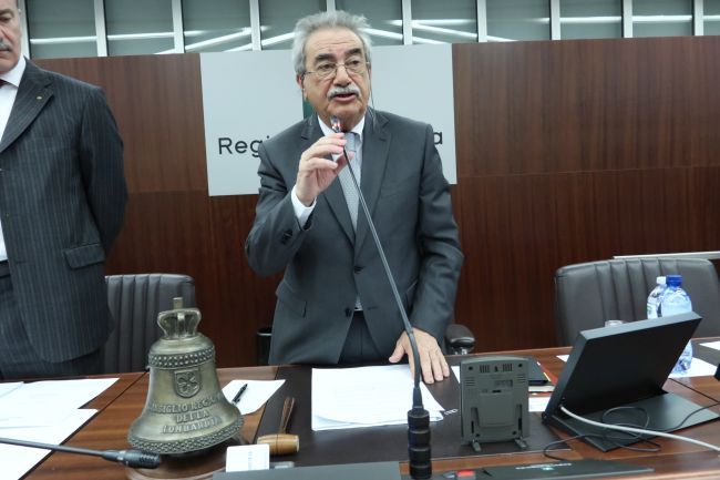Il pavese Giuseppe Villani presiede la prima seduta del Consiglio regionale