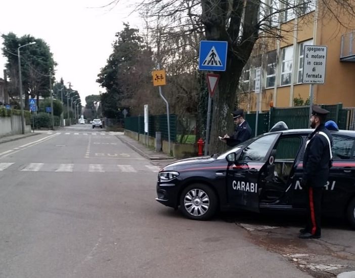 Mede: aggredisce il vicino di casa con un machete, arrestato un 62enne