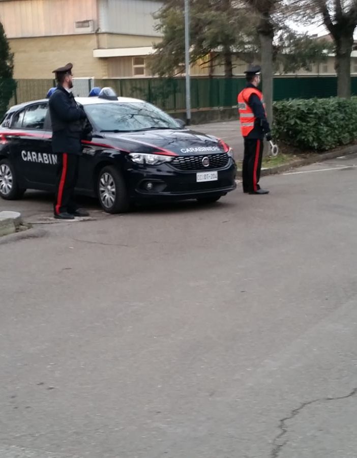 Voghera: denunciato un 30enne per detenzione illegale di  manganello telescopico