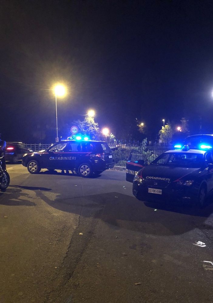Voghera: fugge all'alt dei carabinieri e si schianta con l'auto