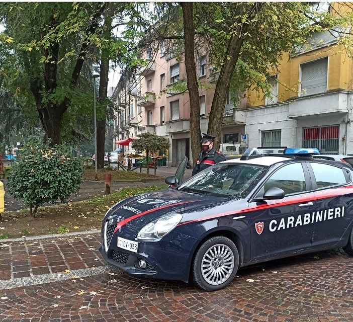 Voghera: assembrati e senza la mascherina, multate cinque persone in piazza San Bovo